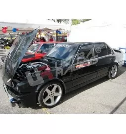 Barra refuerzo torretas delantera Ultra Racing BMW 3-Series E30 fija