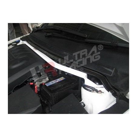 Ford Focus MK2 2.0 05-12 Barra refuerzo torretas delantera Ultra Racing