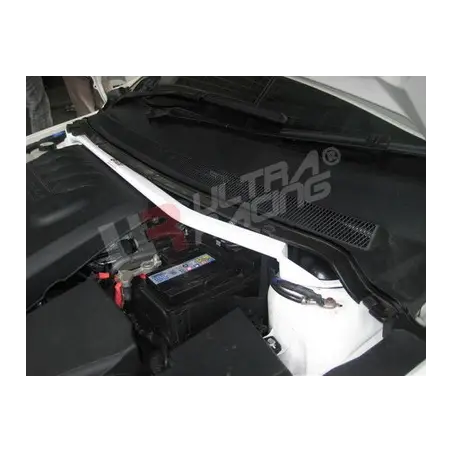 Ford Focus MK2 2.0 05-12 Barra refuerzo torretas delantera Ultra Racing