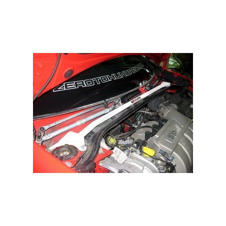 Barra refuerzo torretas delanteras Ultra Racing Renault Clio C 06-