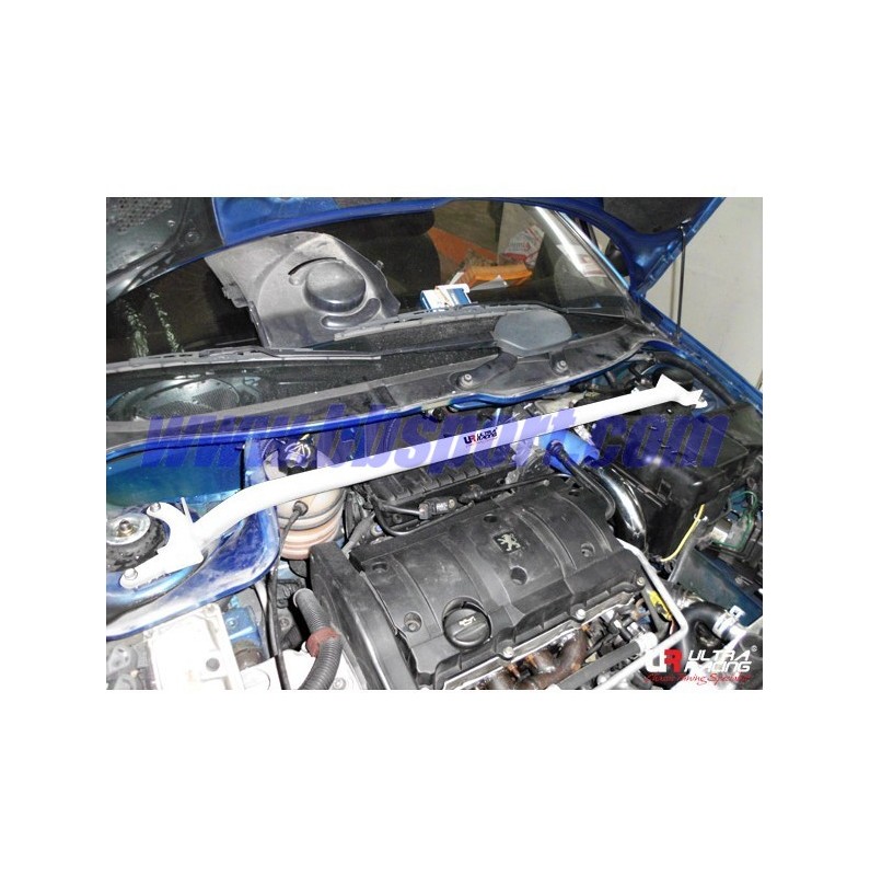 Barra refuerzo torretas delanteras Ultra Racing Peugeot 206 / 206 CC 1.6 Barra refuerzo torretas delanteras Ultra Racing Peugeot 206 / 206 CC 1.6
