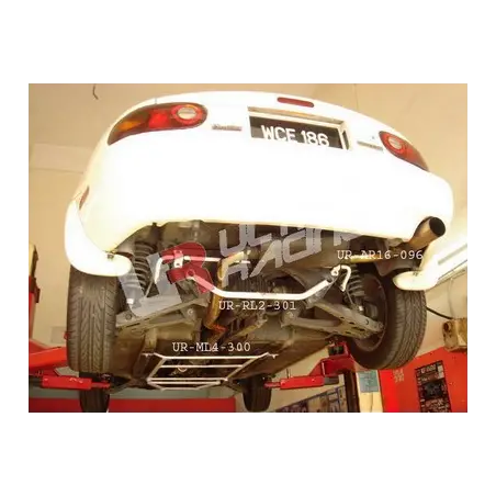 Refuerzo trapezoidal intermedio subchásis Ultra Racing Mazda 5 type NA
