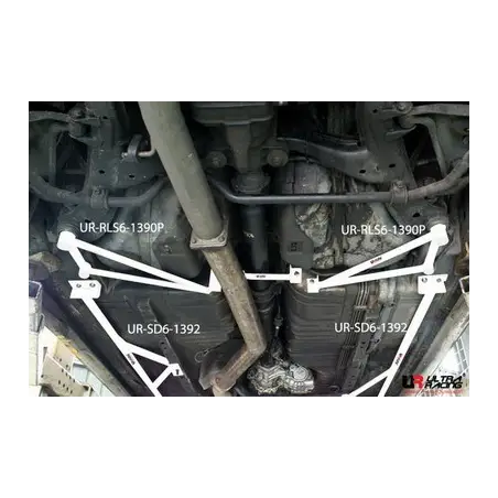 Set refuerzos laterales subchásis trasero Ultra Racing Nissan Skyline GT-R33 4WD