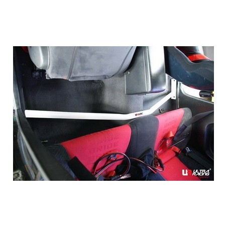 Barra refuerzo interior room bar Ultra Racing Nissan Skyline GT-R33 4WD