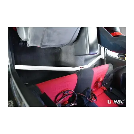Barra refuerzo interior room bar Ultra Racing Nissan Skyline GT-R33 4WD