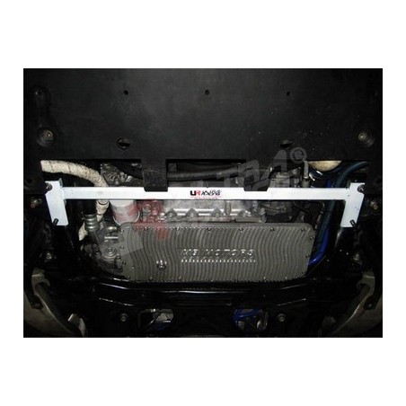 Barra refuerzo subchásis delantera Ultra Racing Nissan GTR 35