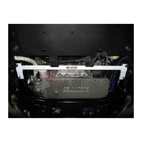 Barra refuerzo subchásis delantera Ultra Racing Nissan GTR 35