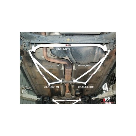 Barra refuerzo subchásis trasera Ultra Racing VW Golf 4 97-06 1.8 2WD sólo