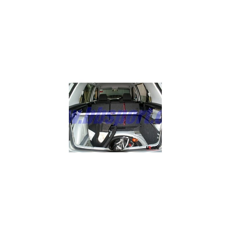 Barra de refuerzo torretas traseras Ultra Racing VW Golf 4 97-06 1.8 2WD sólo