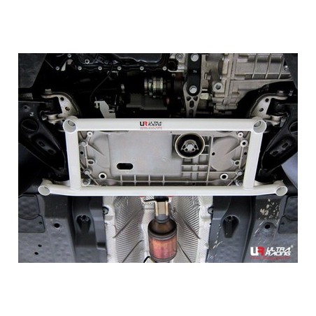 Refuerzo paralelogramo inferior subchásis delantero Ultra Racing VW Golf 5/6 GTI +R +R32 + Scirocco + Audi A3 & S3 8P
