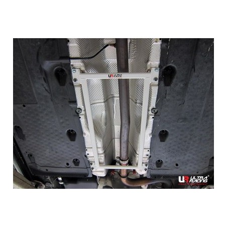 Refuerzo paralelogramo intermedio subchásis Ultra Racing VW Golf 5/6 GTI +R +R32 + Scirocco & Audi A3 & S3  8P