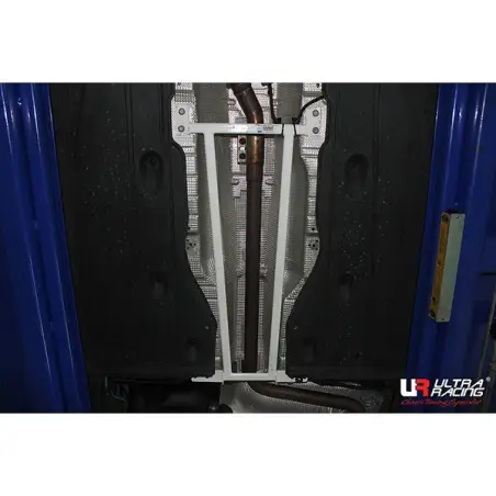 Refuerzo paralelogramos subchásis intermedio Ultra Racing VW Golf 7 2.0 TDI  Audi A3 8V 2.0 TDI