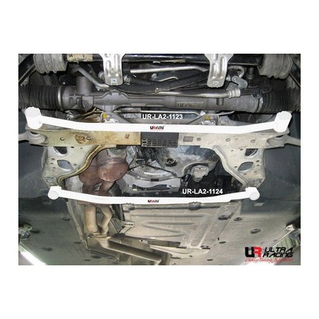Barra refuerzo posterior subchásis delantero Ultra Racing BMW 1 04-11 E87 2.0 & 3.0