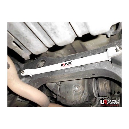 Barra refuerzo inferior eje trasero Ultra Racing BMW 1 04-11 E87 2.0