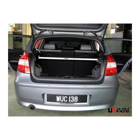 Barra refuerzo torretas traseras Ultra Racing BMW 1 04-11 E87 2.0 & 3.0