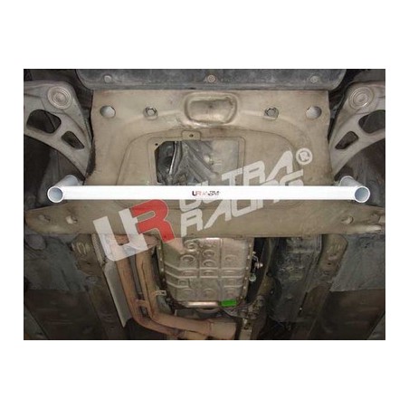 Barra refuerzo inferior subchásis delantero Ultra Racing BMW Serie 3 E46