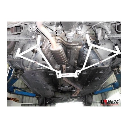 Set 2 refuerzos subchásis traseros 3 puntos Ultra Racing BMW Serie 3 E90 (sólo 320 & 330)