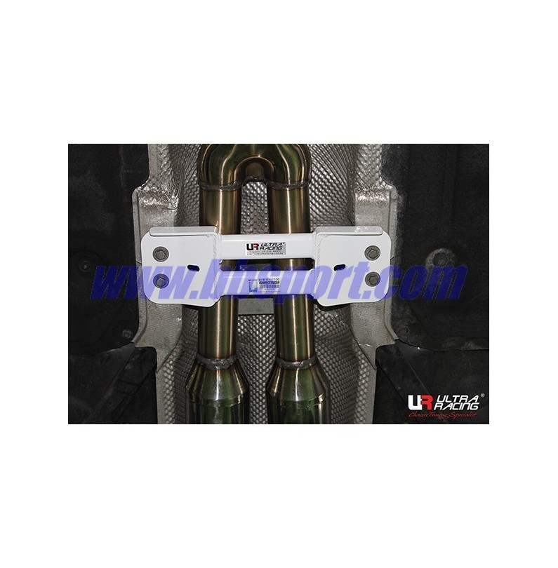Refuerzo central subchásis intermedio BMW M3 E92 Ultra Racing BMW M3 E92 Refuerzo central subchásis intermedio BMW M3 E92 Ultra Racing BMW M3 E92