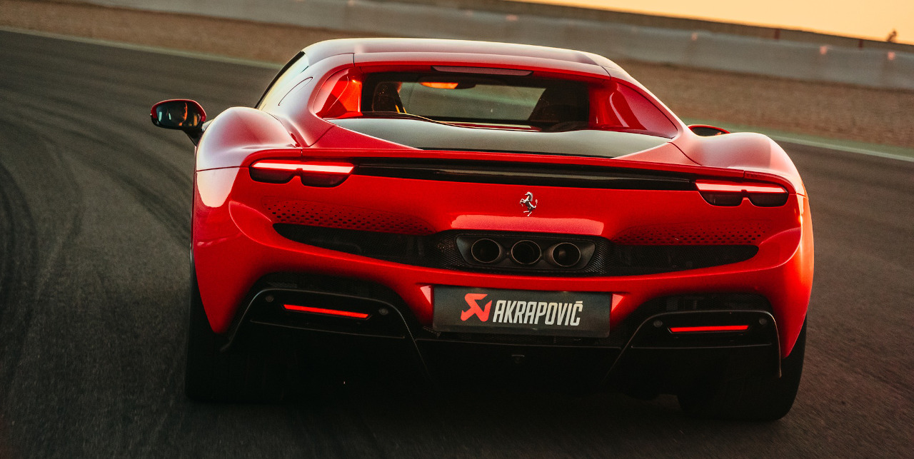 ESCAPES AKRAPOVIC